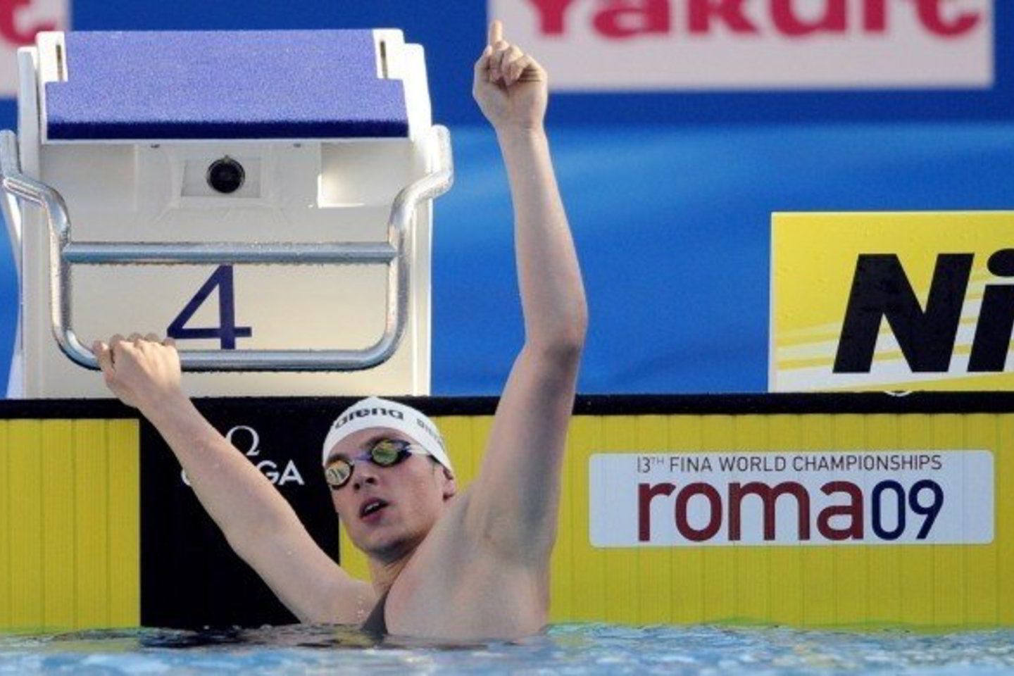 Vokietis P.Biedermannas 0,96 sek. pagerino amerikiečiui M.Phelpsui priklausiusį pasaulio 200 m plaukimo laisvuoju stiliumi rekordą.