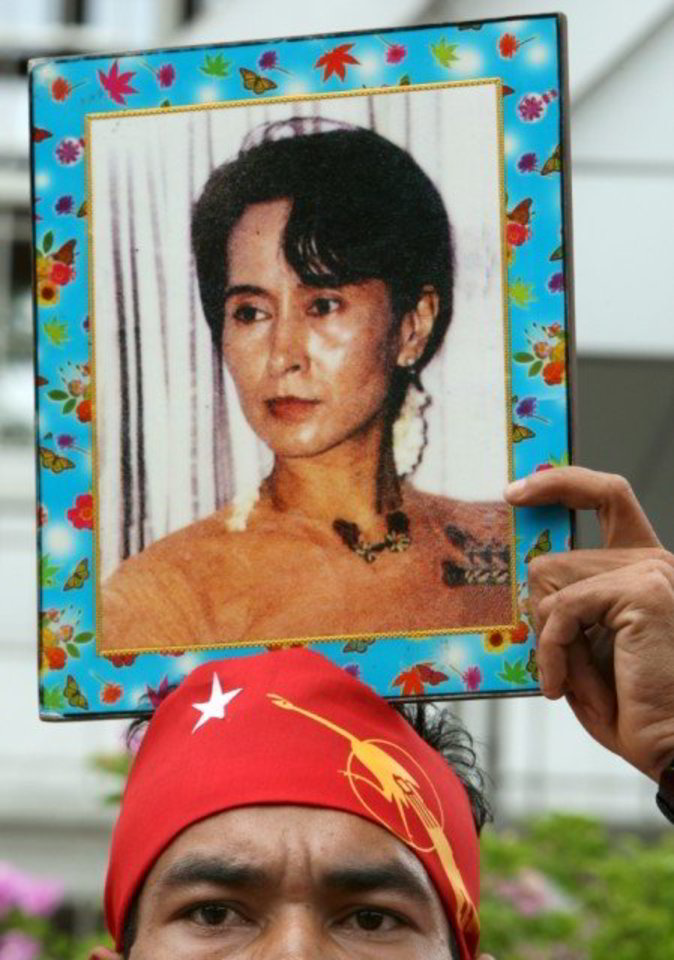 Nepaisant tarptautinių raginimų Aung San Suu Kyi paleisti į laisvę, manoma, kad teismas ją pripažins kalta.