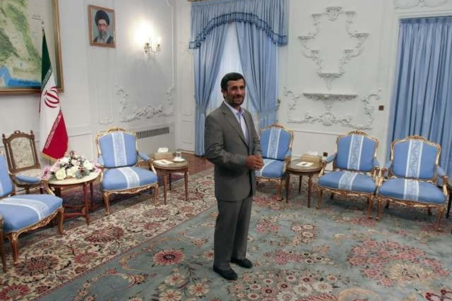 M.Ahmadinejadas nuolat priverstas neigti apie jį sklindančias kalbas.