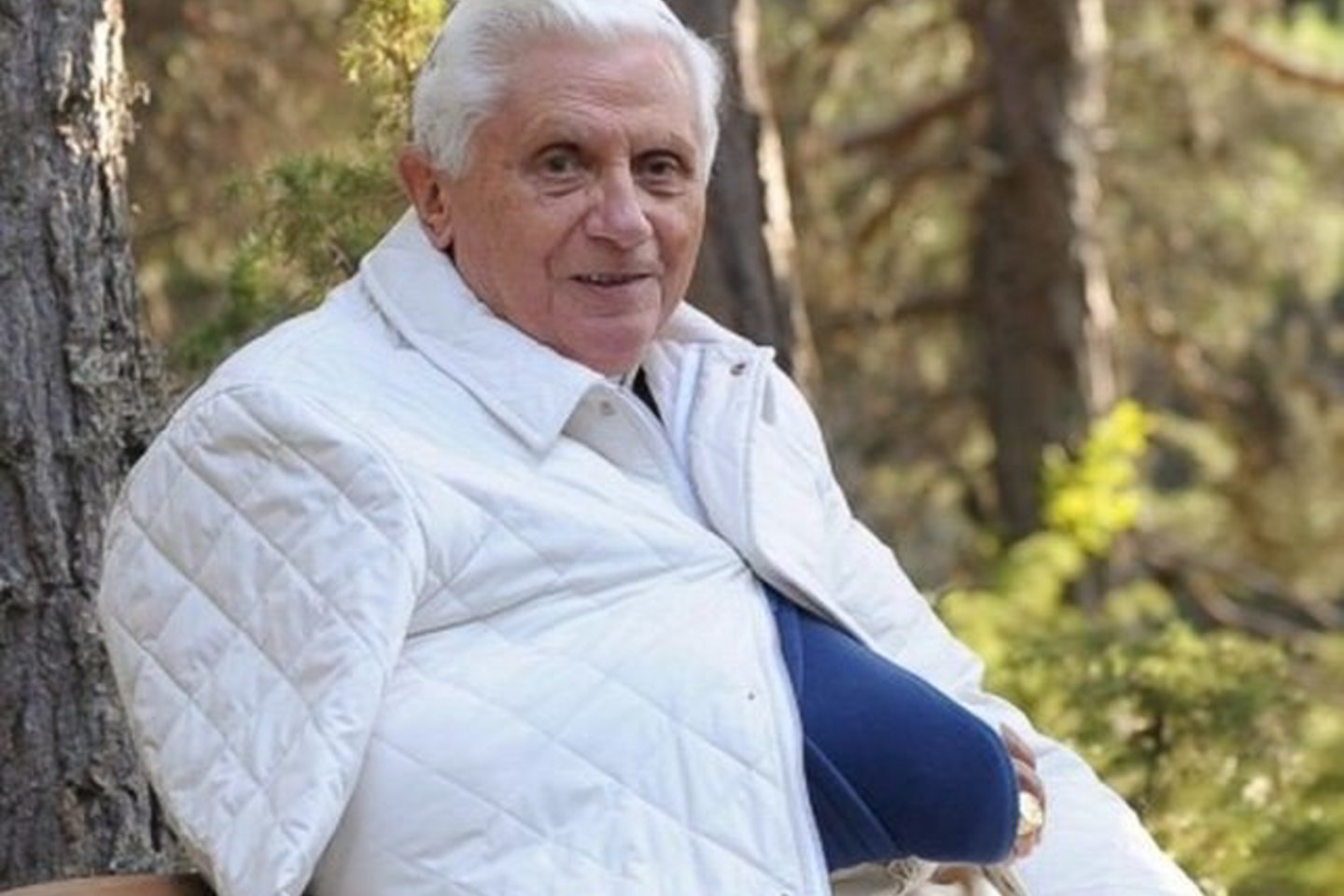 Popiežius šiuo metu ilsisi Italijos Alpėse.