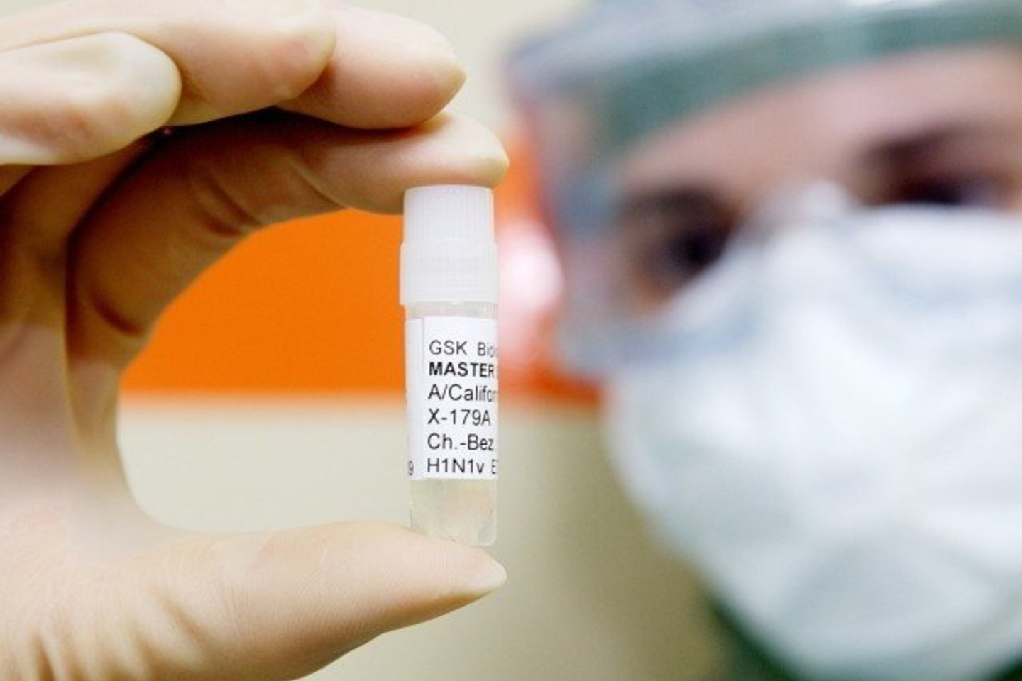 Antverpeno vakcinų vertinimo centras pradeda vakcinos nuo naujo A/H1N1 gripo viruso dviejų mėnesių bandymus su savanoriais.