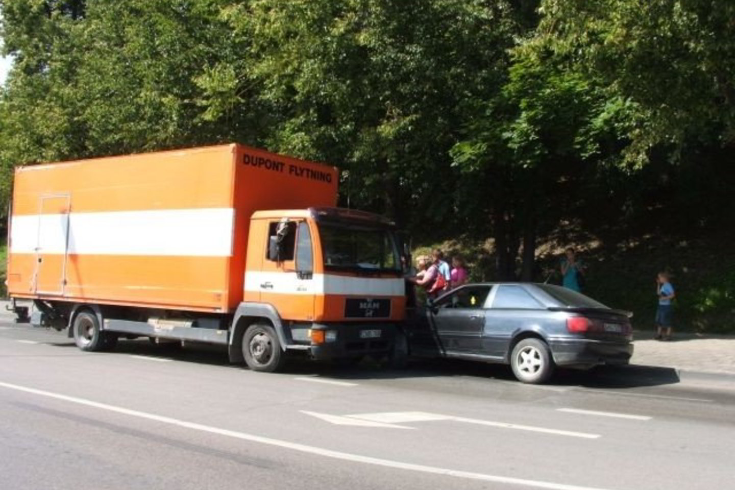 Kėdainiuose pagrobėjo vairuojamas sunkvežimis įvažiavo į priešpriešinio eismo juostą ir sukėlė avariją.