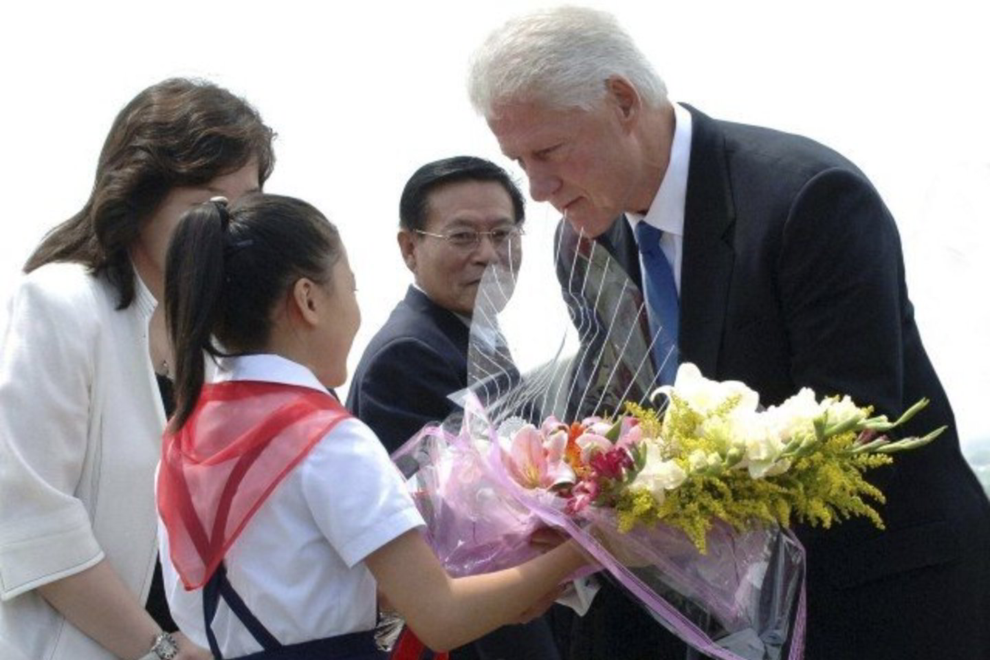 B.Clintonas Š.Korėjoje buvo svetingai sutiktas.