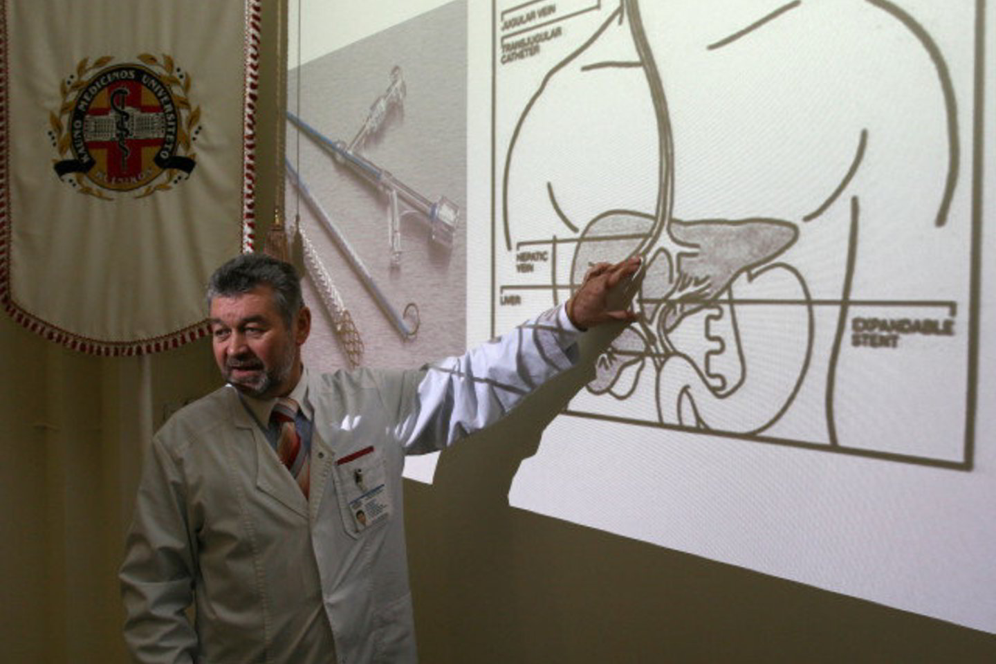 Kauno klinikų vadovas J.Pundzius tapo vienu cenzūros atgaivinimo signatarų nepriklausomoje Lietuvoje.