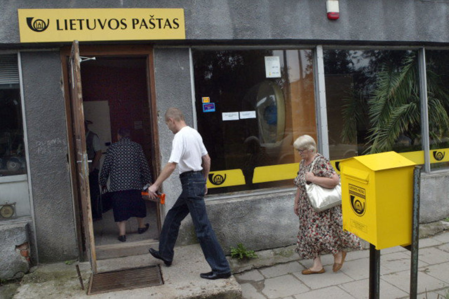 „Lietuvos pašto“ darbuotojai reikalauja penkių darbo dienų savaitės ir „orių“ atlyginimų.