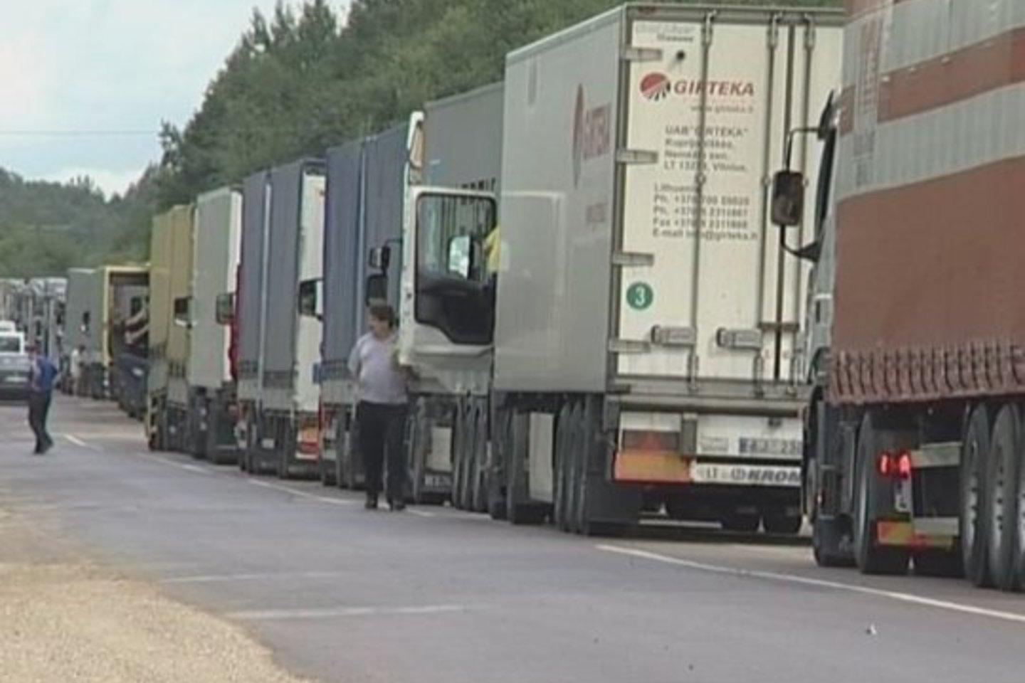Eilės prie Latvijos ir Rusijos sienų susidarė praėjusios savaitės pradžioje.