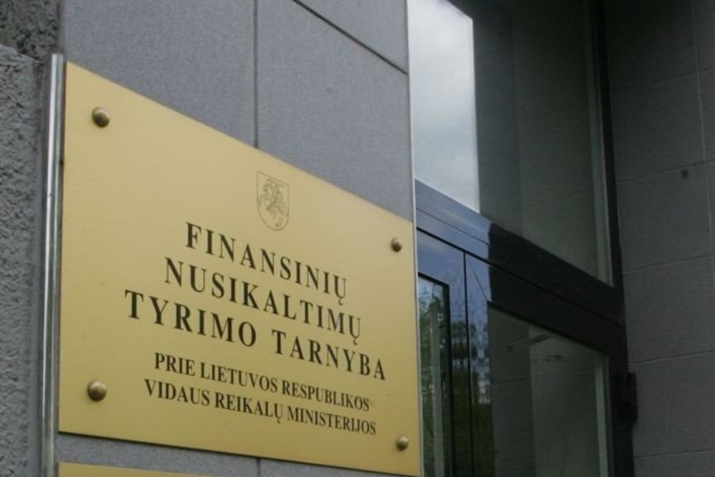 Esame tvirtai įsitikinę, kad tokios priemonės kaip FNTT įtraukimas ir nusižengimo klasifikavimas pagal Baudžiamąjį kodeksą visiškai neatitinka nusižengimo masto ir kad šis konkretus Baibių mokyklos klausimas yra net ne FNTT lygmens.
