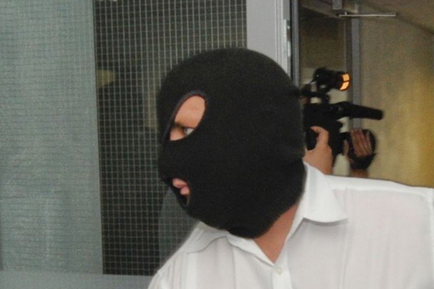 Nusikaltėlių bauginami verslininkai vengia kreptis į policiją.