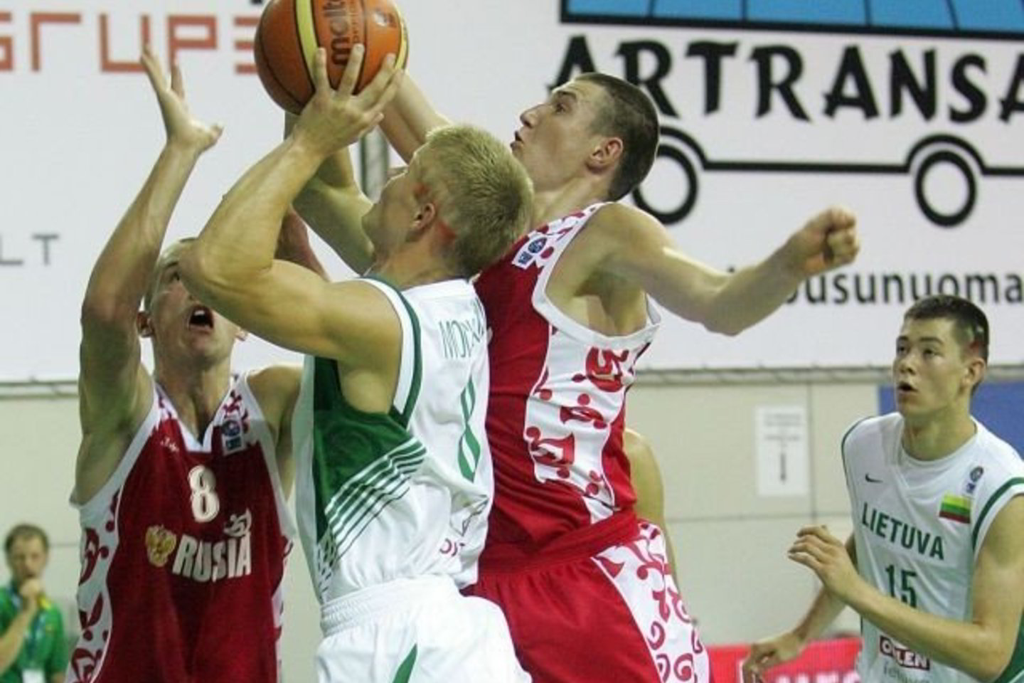 Lietuvos rinktinė čempionatą pradėjo dviem pralaimėjimais, po to iškovojo dvi pergales.