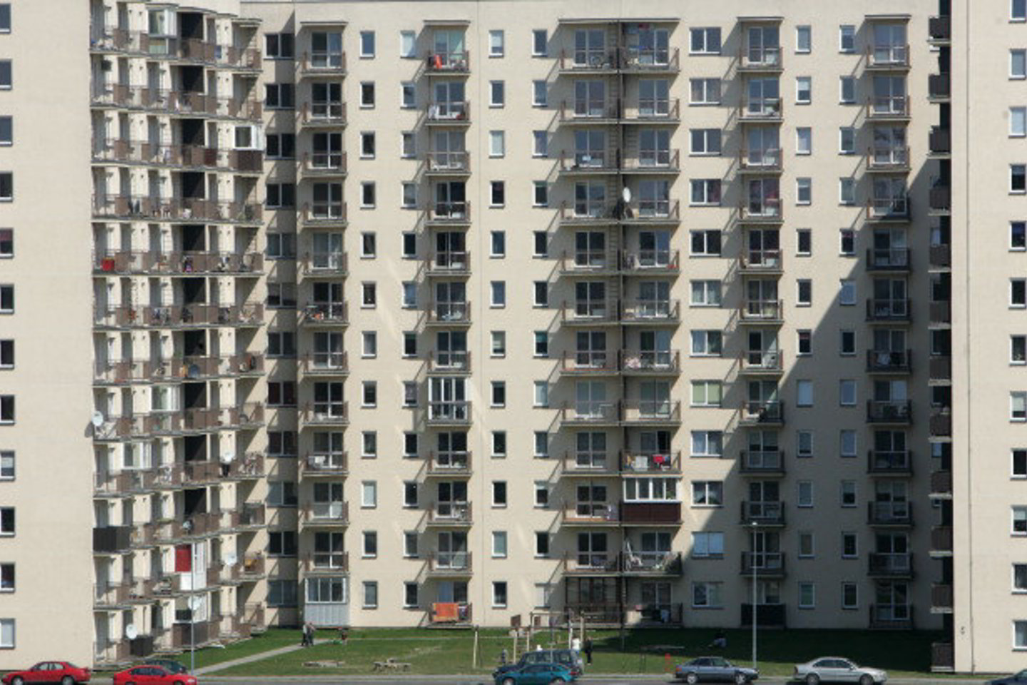 Butų kainos ir toliau mažėja.