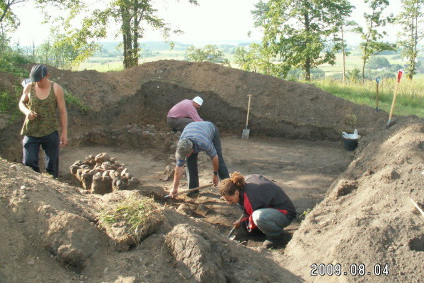 Archeologai spėja, kad surasti akmeniniai pylimo sutvirtinimai galėjo būti statyti gynybai nuo priešų.
