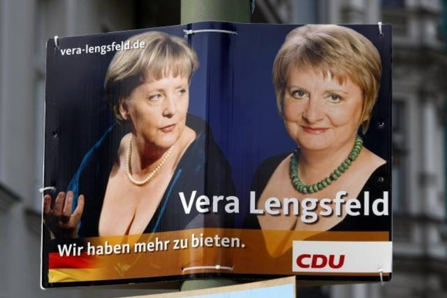 A.Merkel konservatorių Krikščionių demokratų sąjungos (CDU) narė Vera Lengsfeld tikrai nustebino rinkimų kampanijos plakatais.