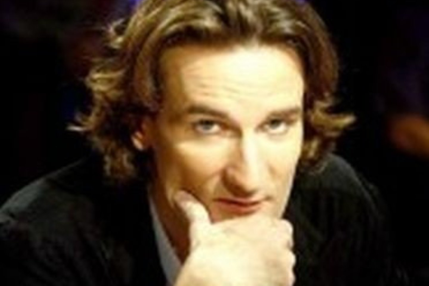 F.Beigbeder ironizuoja dėl „sunkaus „romanisto realisto“ gyvenimo“, tačiau jis, kaip koks pavyzdingas mokinukas.