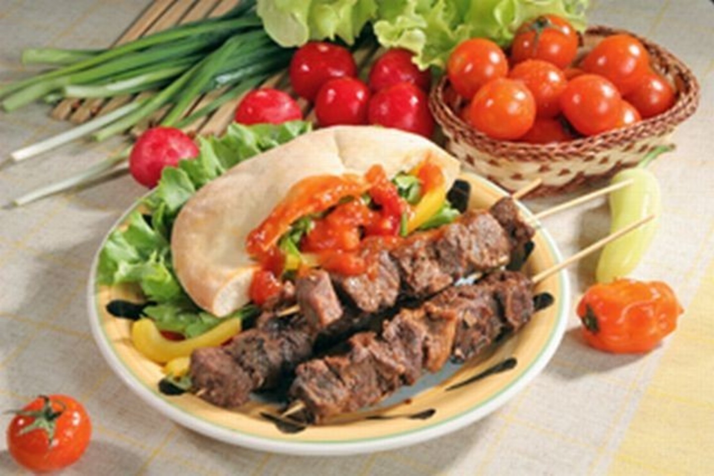 Aviena su pita.
