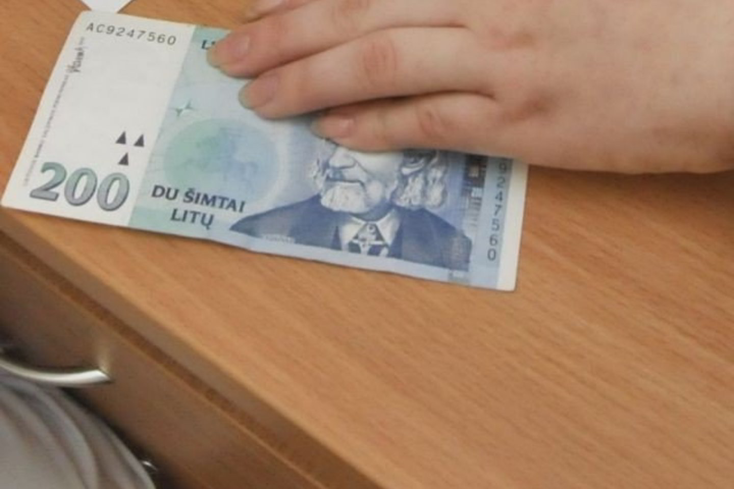 Arūnas Komka teigė, kad suma buvo nedidelė ir išmokėta „netyčia“.
