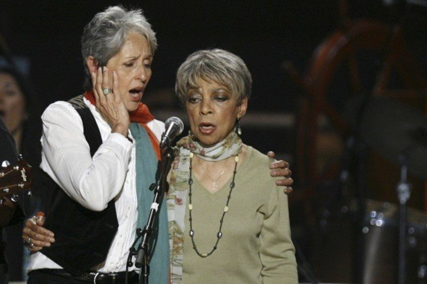 Joan Baez (kairėje) buvo viena iš Vudstoko festivalio žvaigždžių.