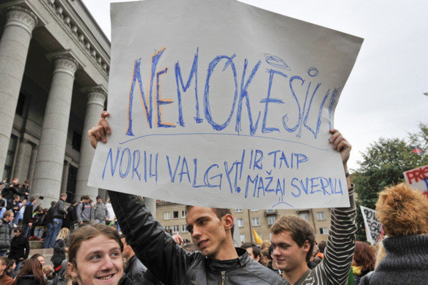 Po pirmojo konkurso buvo skelbiama, kad paskolų studentams maksimalios palūkanos litais sieks 11,4 proc., o eurais - 4,03 proc.