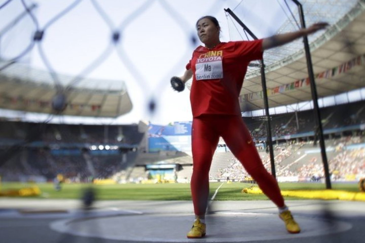 Kvalifikacijoje geriausią rezultatą pasiekė kinė J.Ma - 63 m 38 cm.