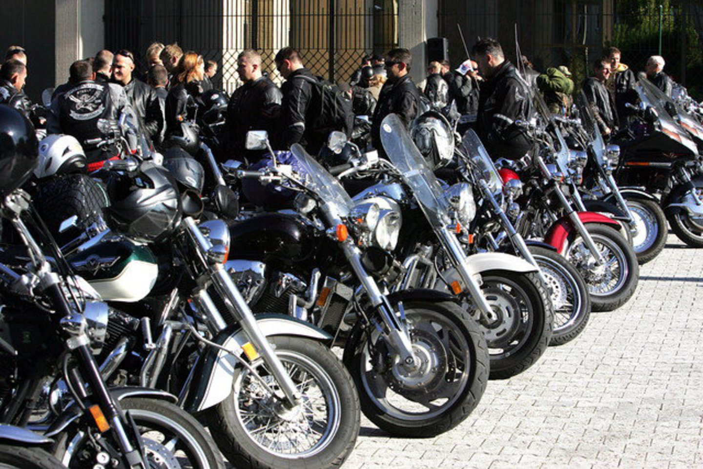 Pasienyje lietuvius pasitiks Latvijos motociklininkai.