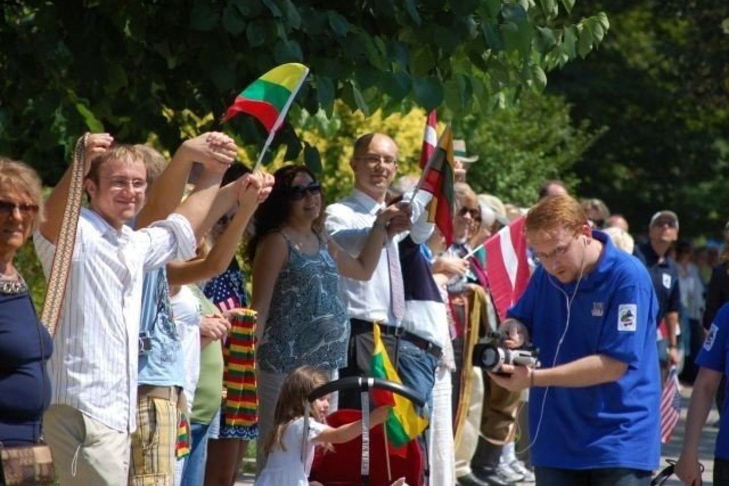 Žmonių grandinė driekėsi pro Gruzijos ambasadą, kuri įsikūrusi tarp Latvijos ir Estijos atstovybių.