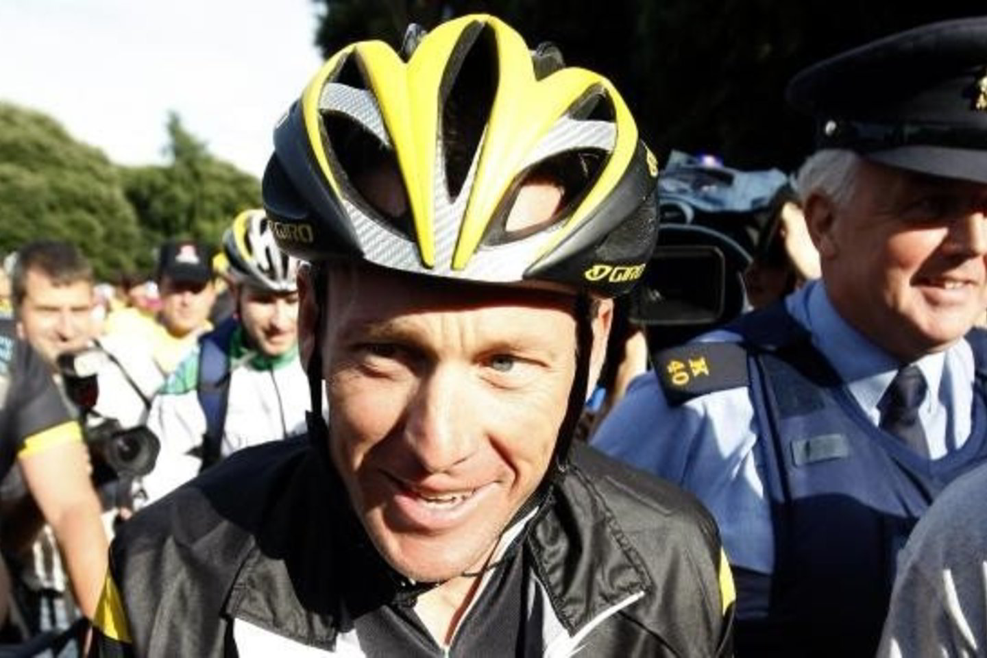 Sukurti naują komandą L.Armstrongas kartu su garsiausiu dviračių sporto vadybininku J.Bruyneeliu nusprendė dėl finansinių „Astana“ ekipos problemų ir nesutarimų su kazachų klubo vadovais.