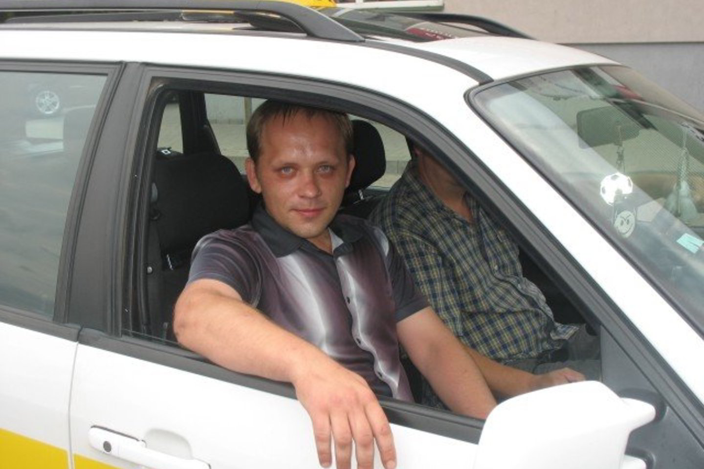 Maždaug per metus M.Sabaliauskas surinko 700 akcijos kortelių, ir dabar po Jonavą taksi automobiliais važinėja nemokamai.
