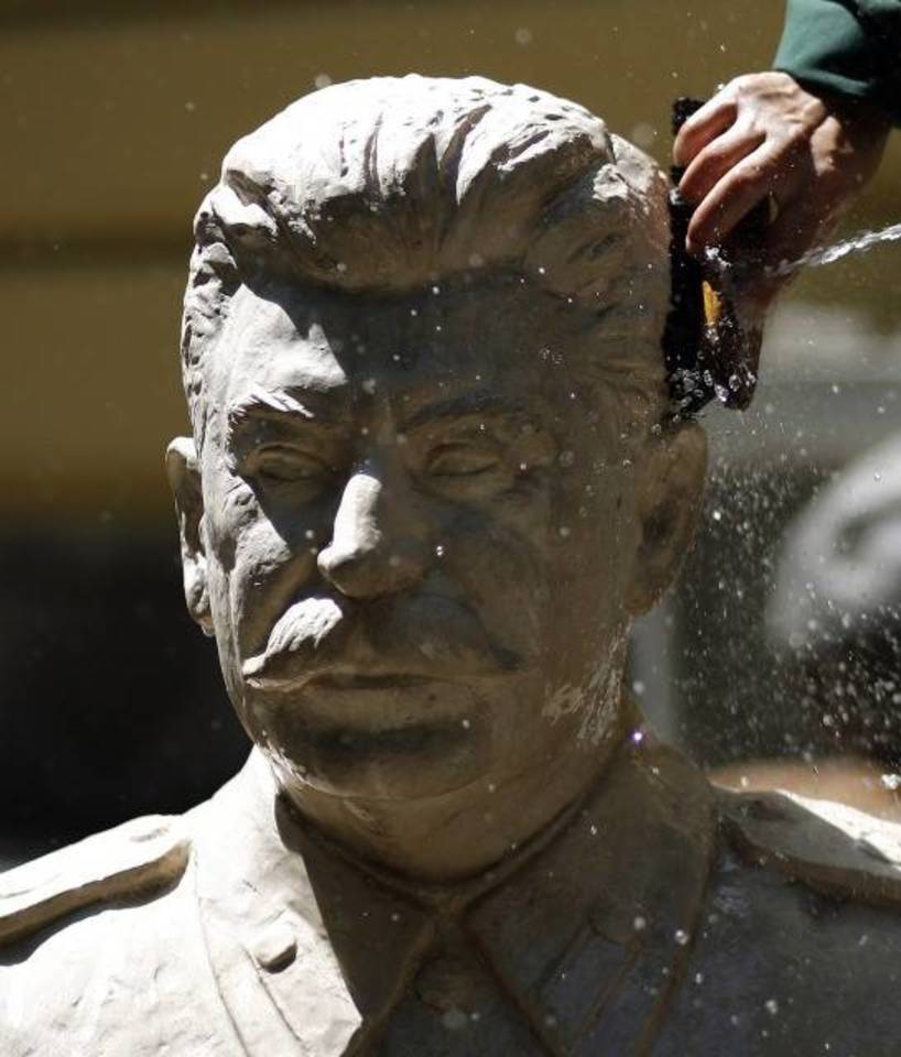 Rusijoje daugėja siekių reabilituoti J.Staliną.