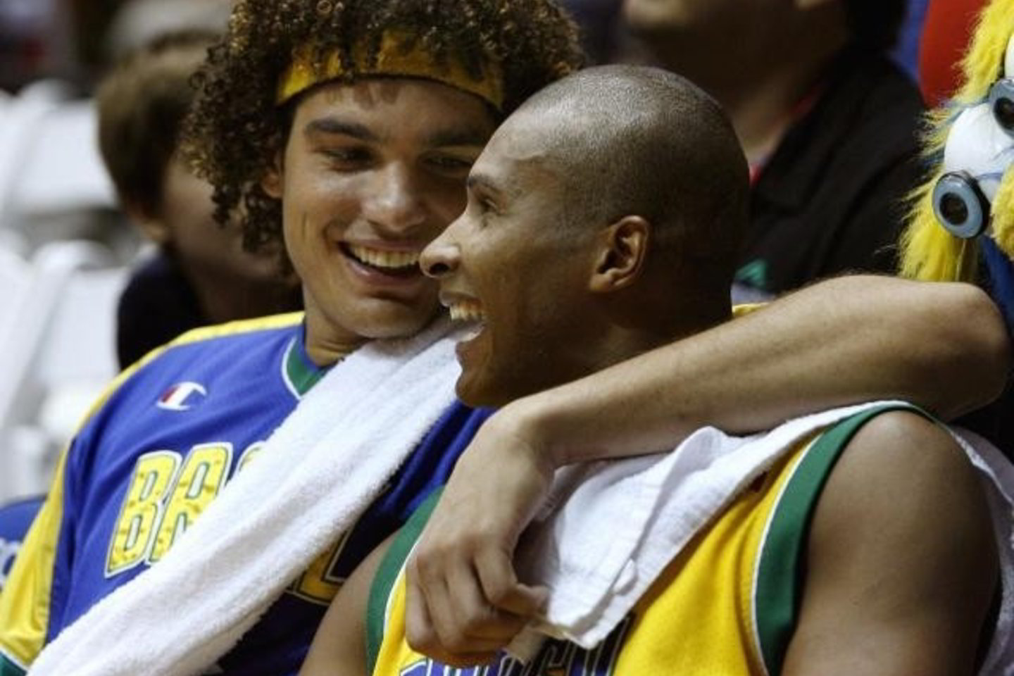 Brazilijos rinktinės žvaigždės A.Varejao (kairėje) ir L.Barbosa kol kas geros nuotaikos - jie žengia be pralaimėjimų.