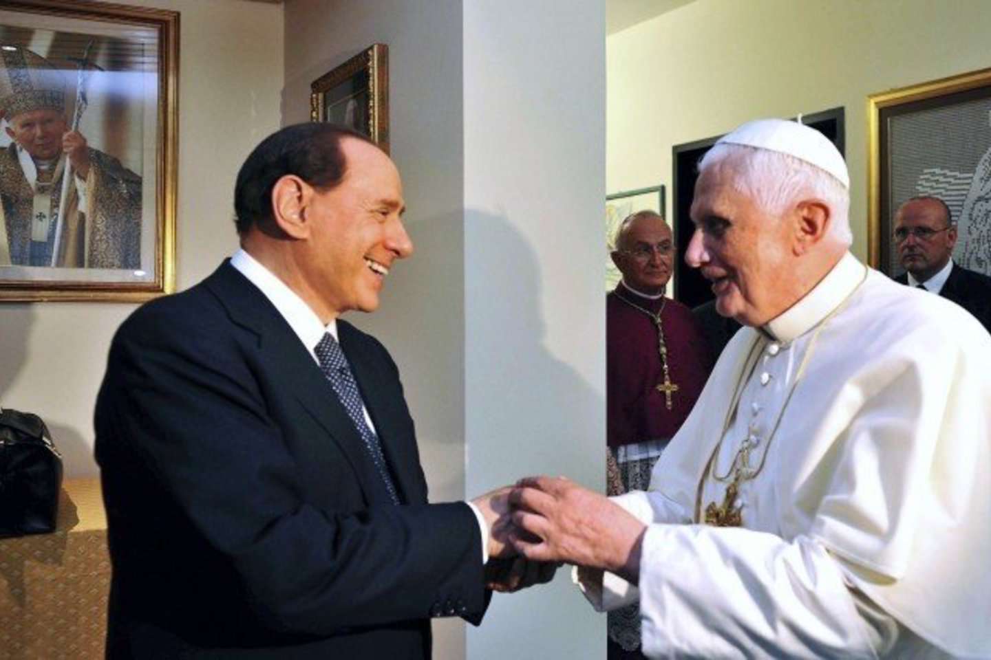 S.Berlusconi ir popiežiaus Benedikto XVI draugystė baigėsi.