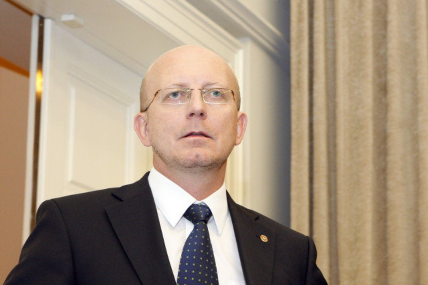 A.Valinskas neneigia pažįstąs R.Michalskį, bet teigia, kad ši pažintis nedaro jokios įtakos jo veiklai ar sprendimams.