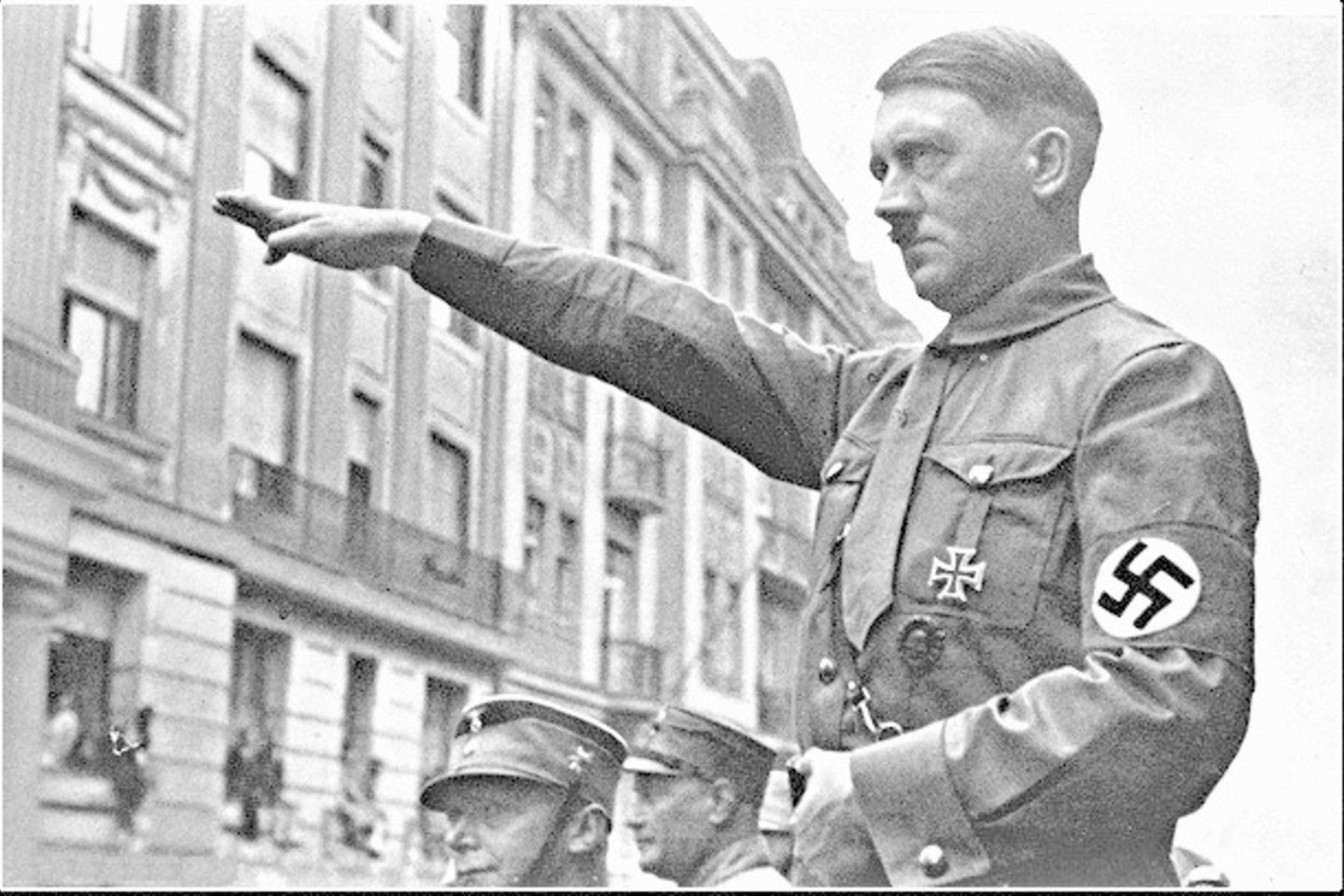 Hitleris patikino: „Jei britų vyriausybė apsvarstys šias idėjas, palaima laukia ir Vokietijos, ir Britų imperijos. Jei atmes, laukia karas“. Laukė karas.