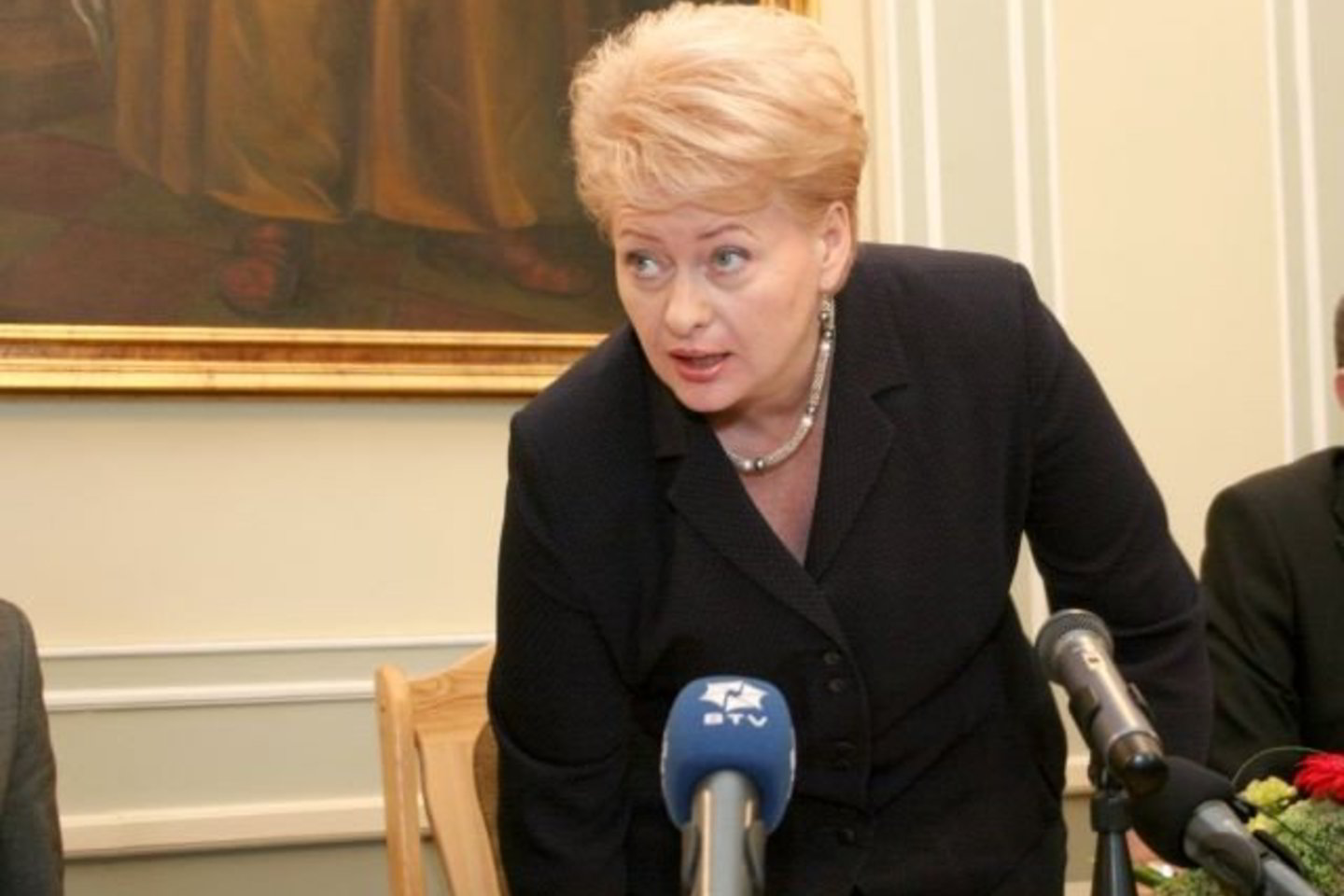 „Daugelyje šalių yra valstybės užsakymas parengti tiek ir tiek vienų ar kitų specialistų. Kodėl taip negalėtų būti Lietuvoje?“ - svarstė prezidentė.