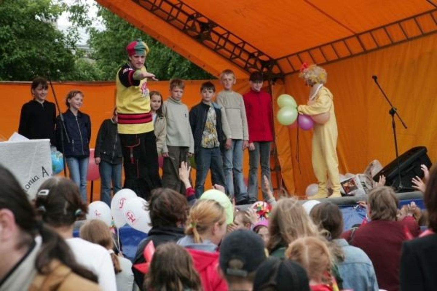 Teatras tai menas, kuris jungia 9 meno sritis, kaip šokis, dailė, skulptūra, todėl yra artima vaikui, jį lavina, atveria pasaulio suvokimą.