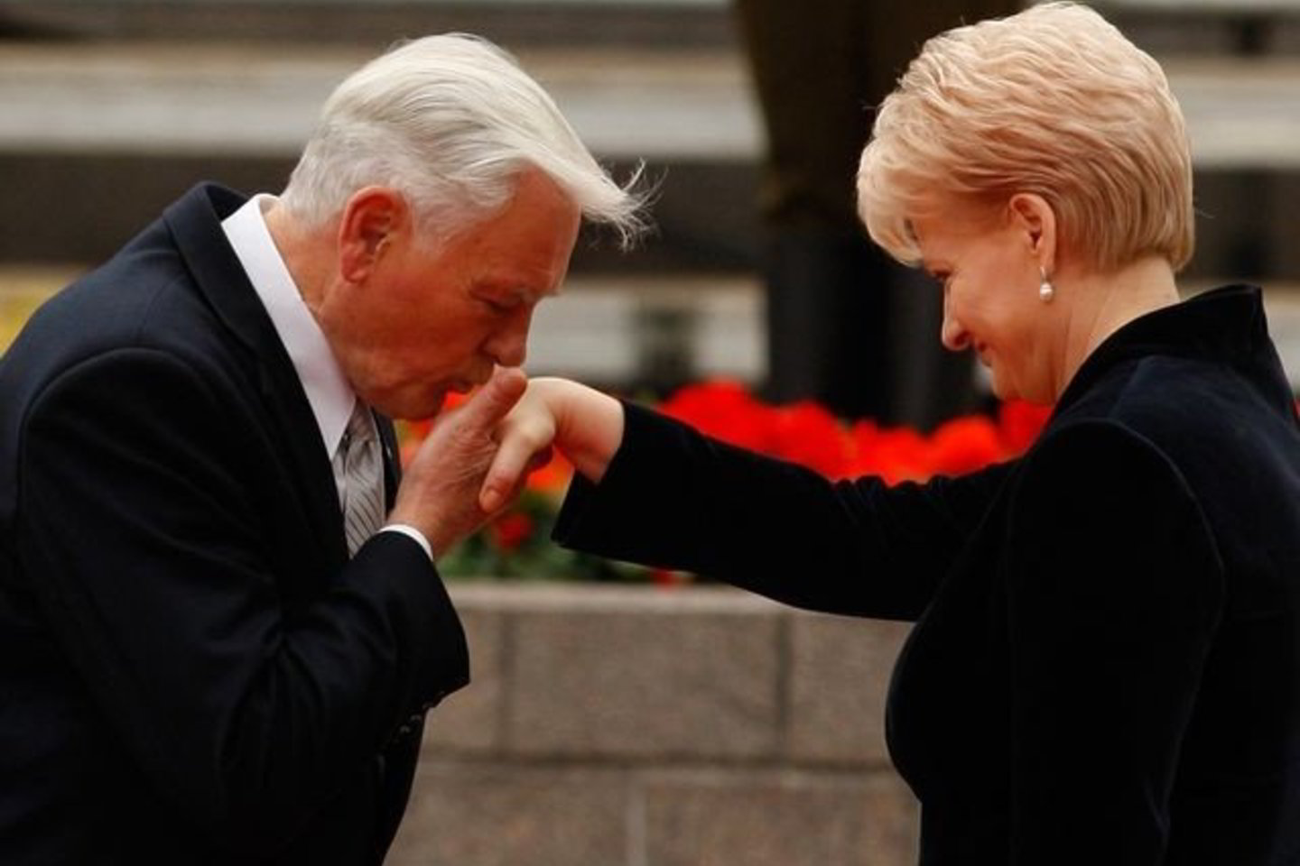 V.Adamkus ragina palaukti ir D.Grybauskaitės kol kas nekritikuoti.