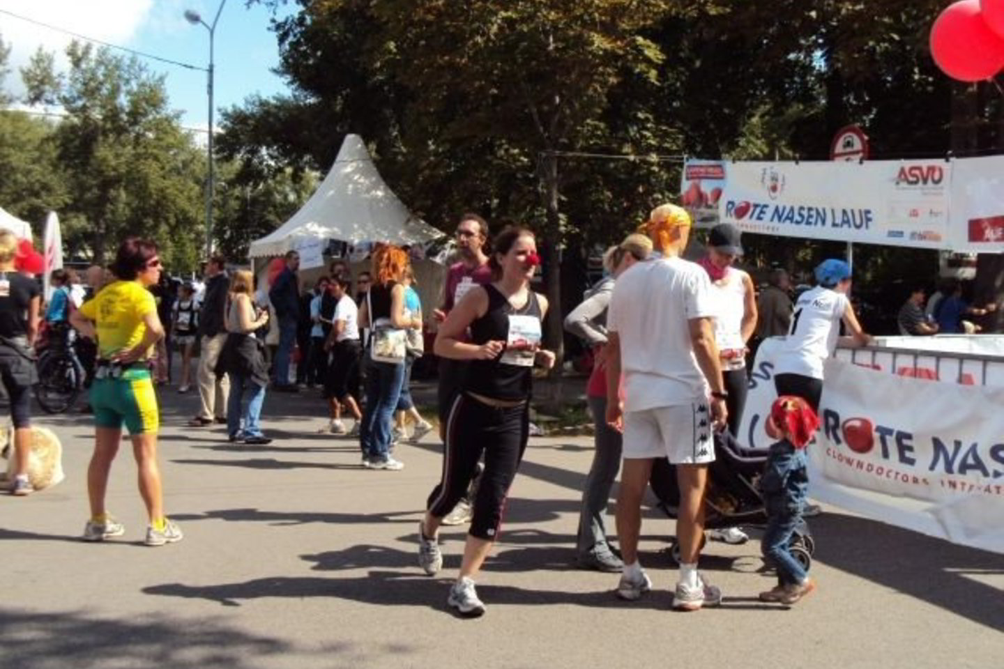 Kiekvienas, norintis dalyvauti bėgimo varžybose, turėjo sumokėti 10 eurų.