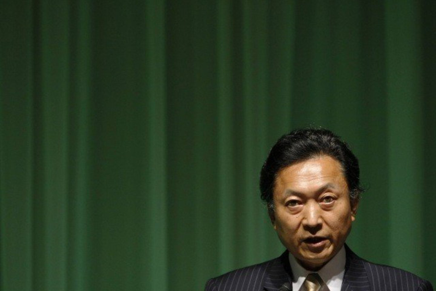 Y.Hatoyama pirmadienį pareiškė, kad jo būsimoji centro kairiosios pakraipos vyriausybė sieks iki 2020 metų 25 proc. sumažinti šiltnamio efektą sukeliančių dujų išmetimą.
