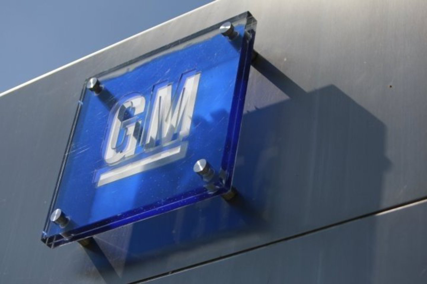 „General Motors“ pradėjo gaminti savo pigiausią automobilį.