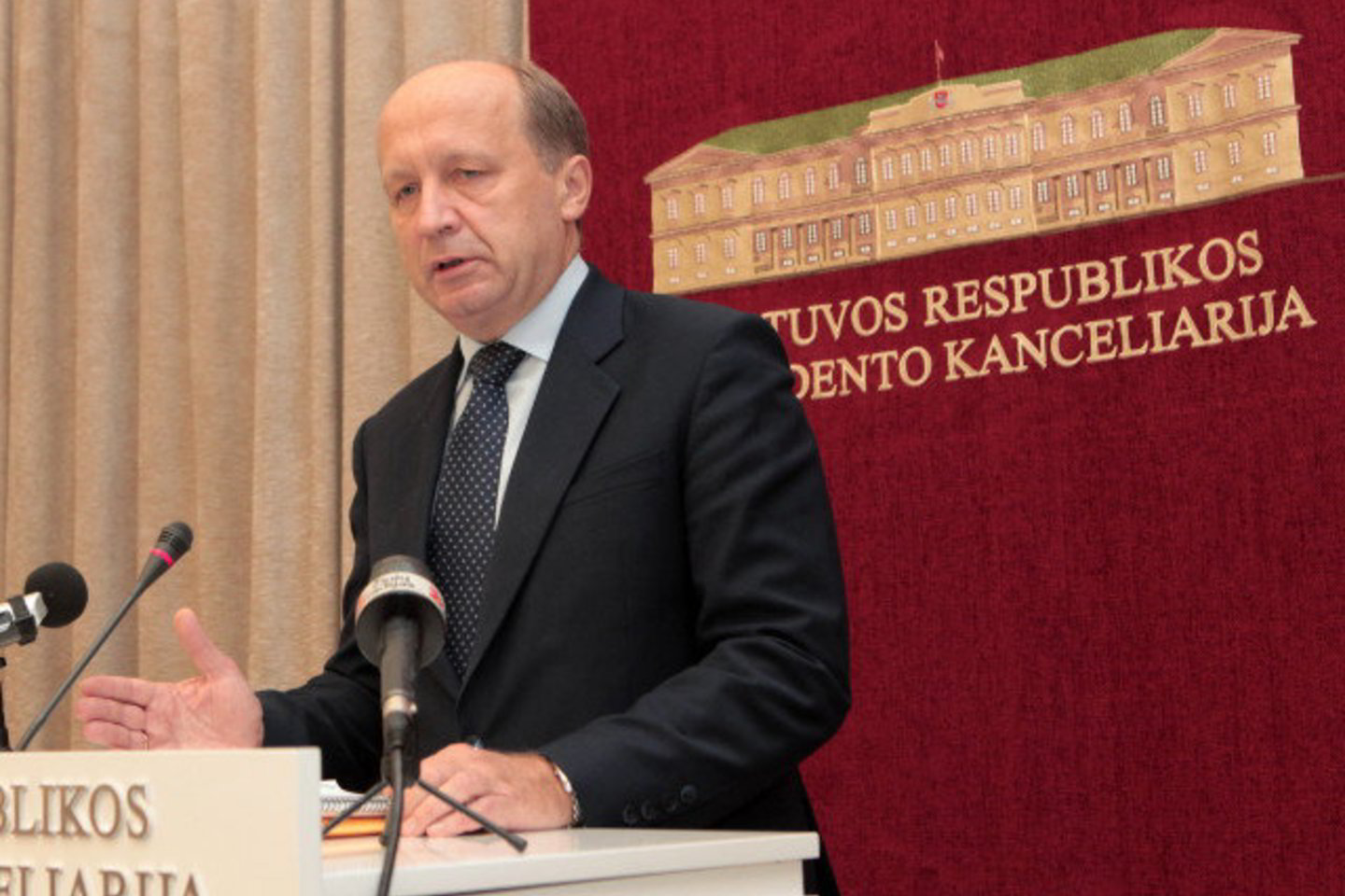 A.Kubilius ragina A.Valinską trauktis.