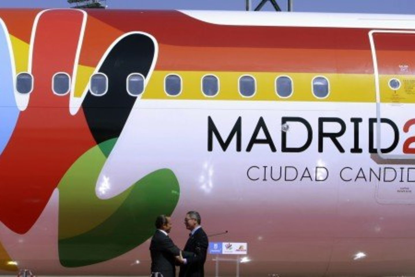 Aviakompanijos "Iberia" orlaivis - su Madrido kandidatūros emblema.