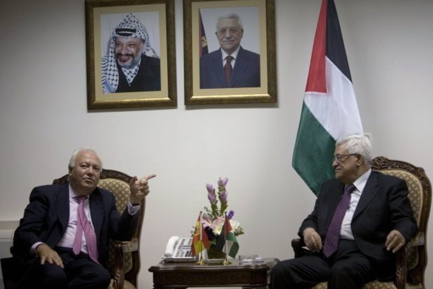 Trečiadienį M.A.Moratinosas, atvykęs į Izraelį iš Egipto, susitiko su Palestiniečių savivaldos pirmininku Mahmoudu Abbasu.