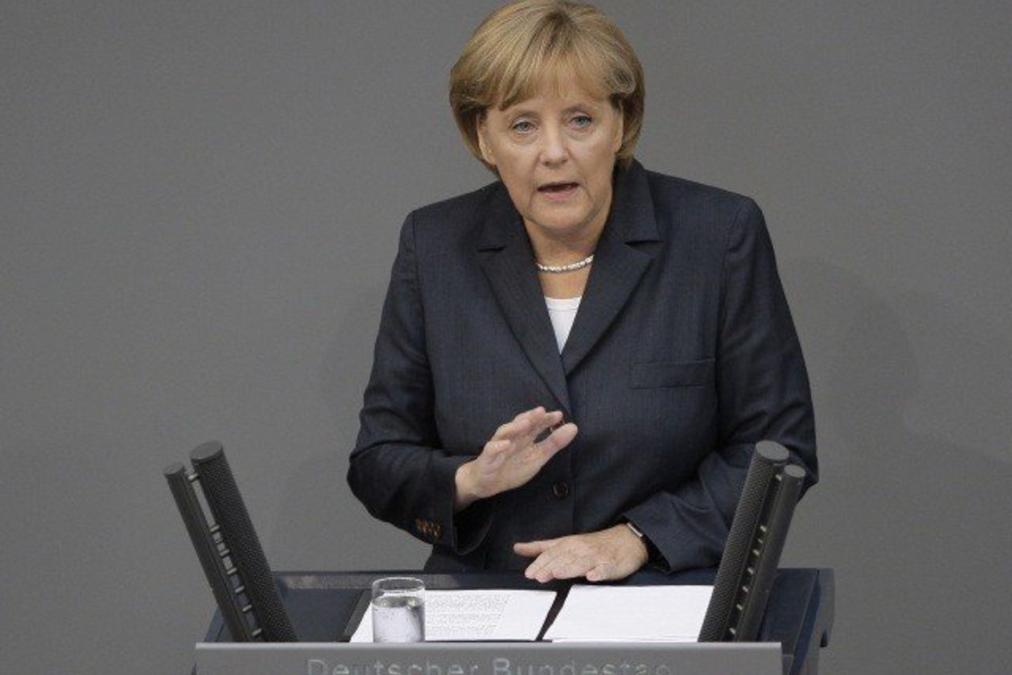 Vokietijos kanclerė Angel Merkel antradienį sakė „nuoširdžiai apgailestaujanti“ dėl kiekvieno Afganistane žuvusio civilio žmogaus.