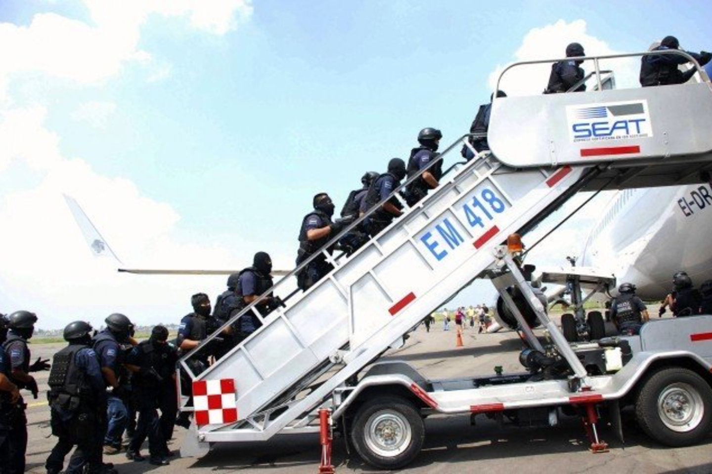 Vaduoti įkaitų atvyko gausios policijos pajėgos.