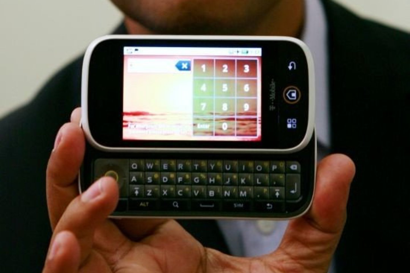 „Motorola“ kompanija tikisi, jog naujos „Cliq“ funkcijos padės sudominti pirkėjus, kurių pastaruoju metu kompanijai trūksta. Paskutinį itin sėkmingą telefoną - „Razr“, kompanija išleido 2005 metais.
