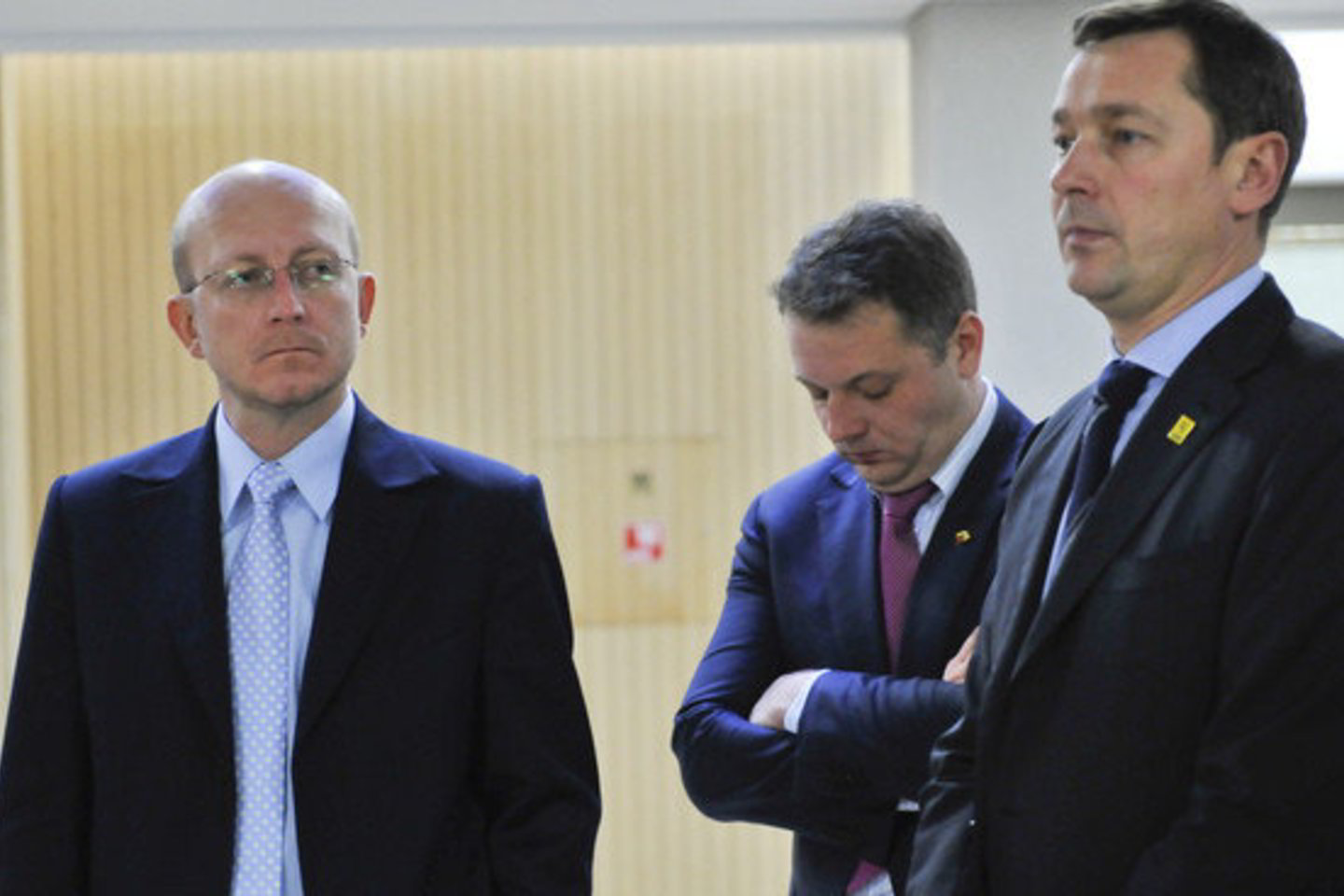 A.Zuokas (dešinėje) sakė balsuosiantis už A.Valinsko atstatydinimą (kairėje).