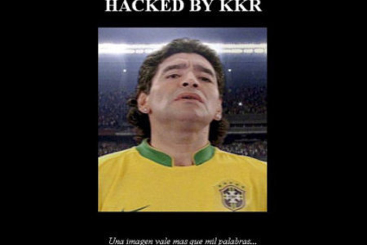 Po pralaimėjimo Paragvajui, įsilaužėlis išliejo savo pyktį ant Argentijos rinktinės trenerio D. Maradona'os, „perrengdamas“ jį Brazilijos komandos marškinėliais ir įkeldamas šį fotomontažą į Argentinos futbolo asociacijos svetainę.