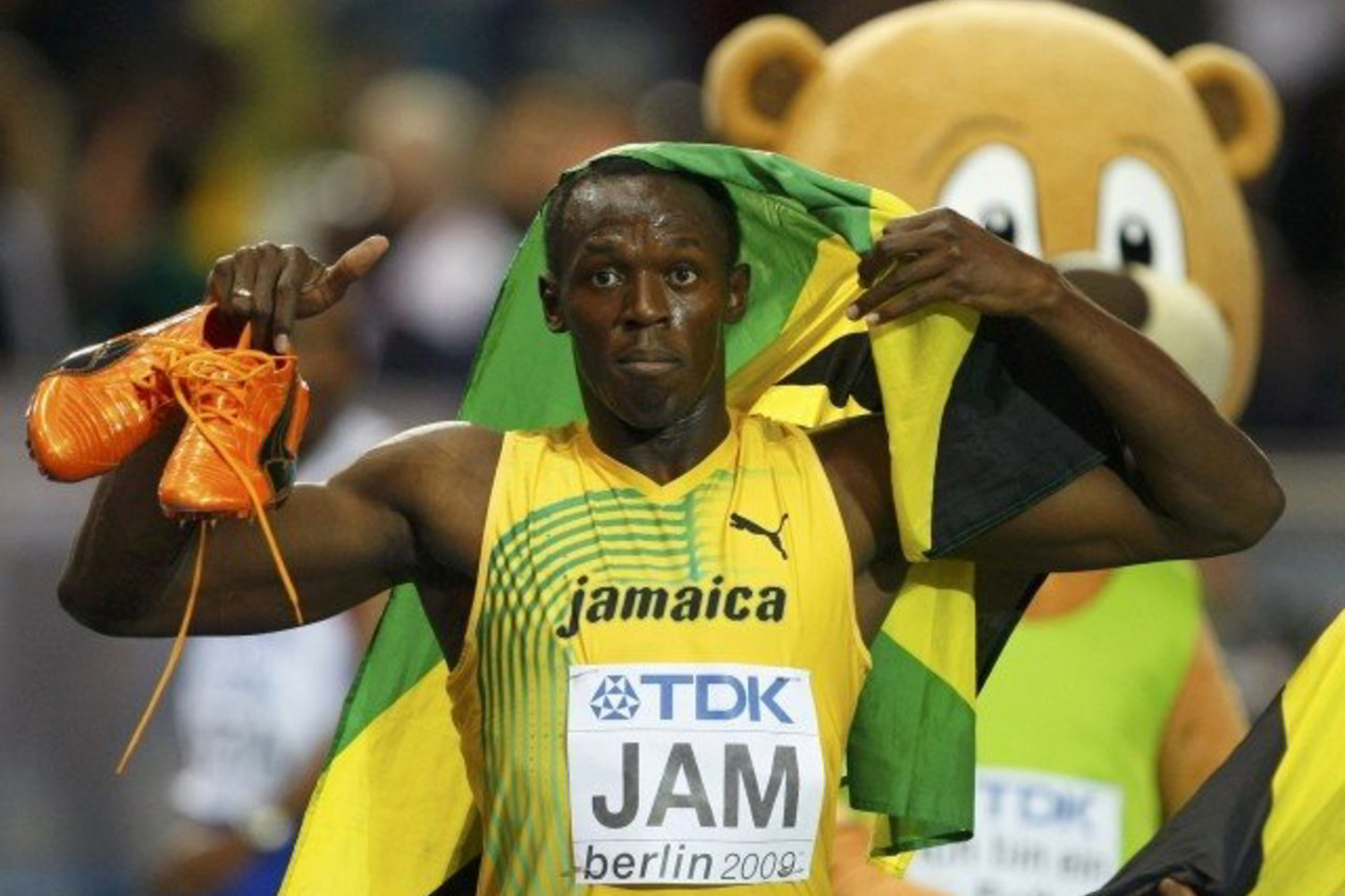 Jamaikietis U.Boltas rugpjūtį Vokietijoje vykusiame pasaulio lengvosios atletikos čempionate iškovojo 3 aukso medalius ir pagerino du planetos rekordus.