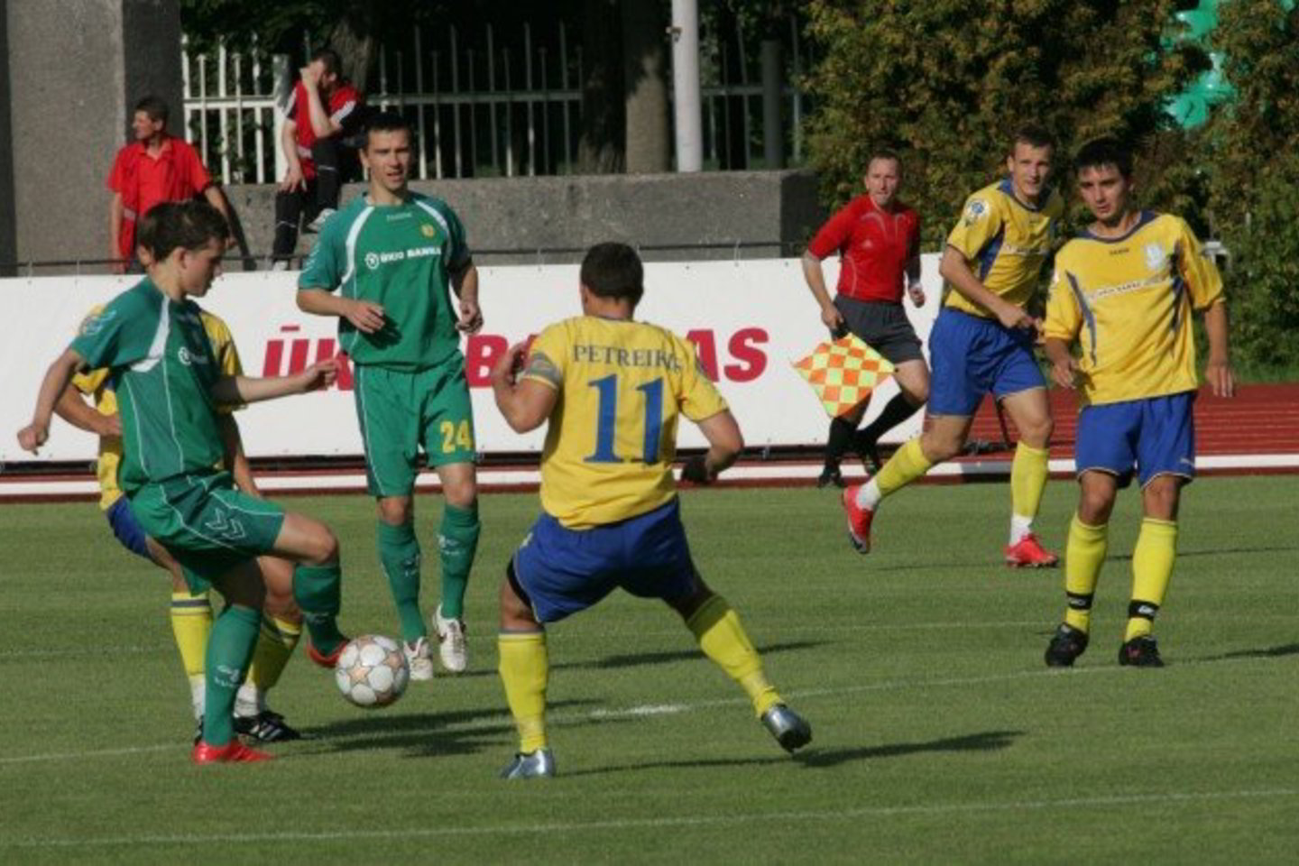 "FBK Kauno" (žalia apranga) ir "Atlanto" futbolininkai LFF sprendimu buvo nublokšti į mėgėjų čempionatą.