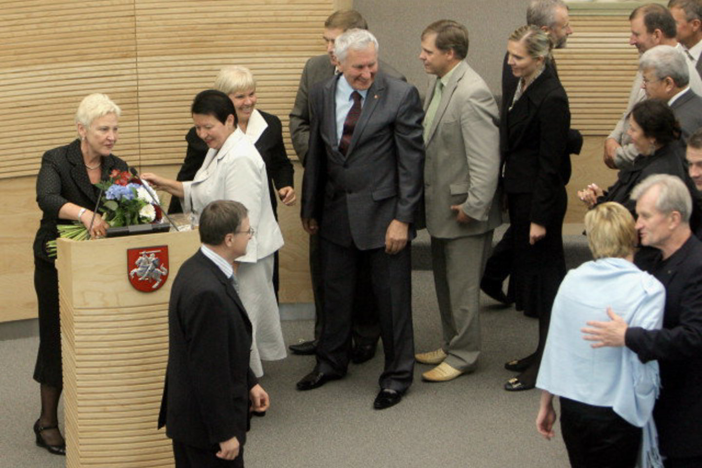 I.Degutienė ketvirtadienį priiminėjo Seimo ir Vyriausybės narių sveikinimus, tačiau jos laukia darbas itin sudėtingu laikotarpiu.