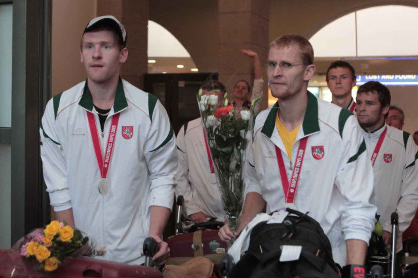 Sportininkus sutiko gausus būrys artimųjų ir draugų.