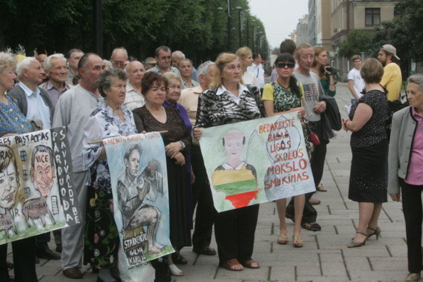 Daugumos gyventojų netenkina padėtis Lietuvoje.